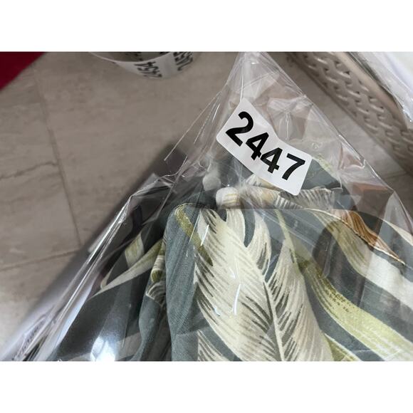 Tommy Bahama Button Shirt Medium Hawaiian Floral Green Short Sleeve Pocket Beach - Picture 10 of 11